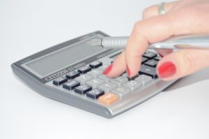 マウスピース矯正の費用は途中で追加がある？